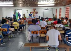 thumbnail de Jovens participam de palestra com representante da Tigre